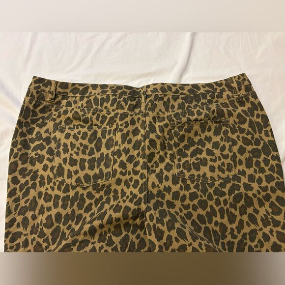 NWOT G.I.L.I. Ankle Pants Dual Stretch Leopard Print Brown Denim size 26W P - Picture 7 of 12